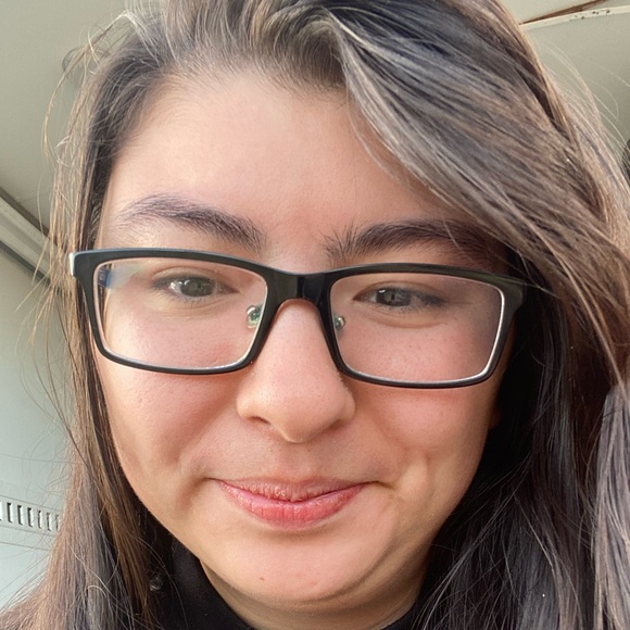 Meet your Posher, Emily - Picture 2 of 2